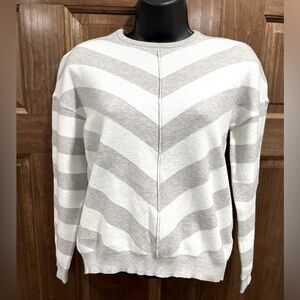 Tahari Women’s Grey & White Chevron Exposed Seam Crewneck Sweater, Size Medium